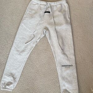 Fear of God Essentials Sweatpants in Light Oatmeal